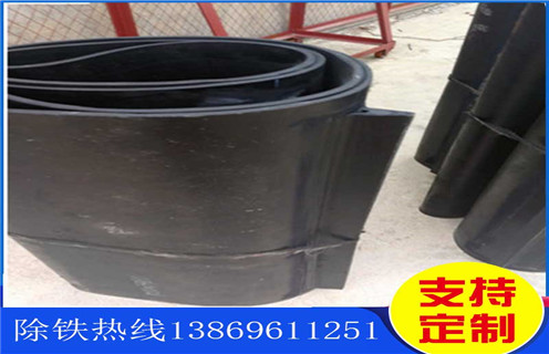 除鐵器皮帶，湖北除鐵器專用皮帶叫什么_浙江皮帶式除鐵器訂制跑偏原因及如何調(diào)_刮板價(jià)格